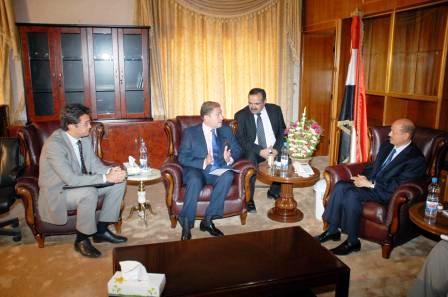 العليمي يستقبل خبراء المفوضية الأوروبية