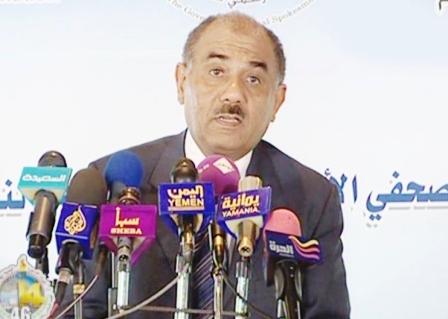 وزير الإعلام في المؤتمر الصحفي أمس