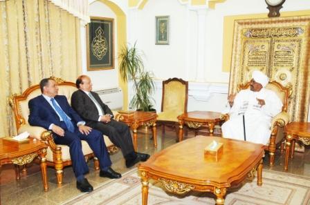 الرئيس البشير يستقبل نائب رئيس الجمهورية في الخرطوم أمس