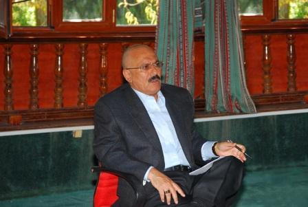 رئيس الجمهورية أثناء لقائه أمس أعضاء المجلسين المحليين بالضالع وصنعاء