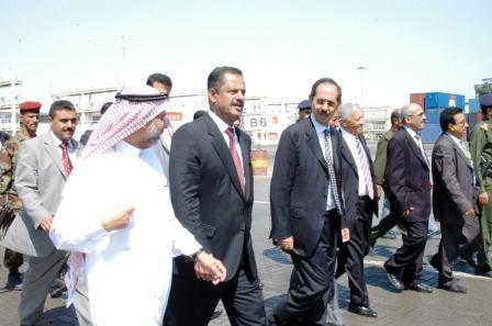 رئيس الوزراء يزور ميناء الحاويات بالمنطقة الحرة