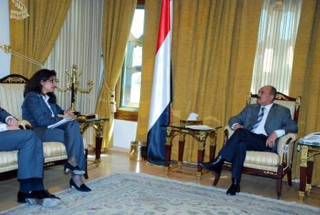 رئيس الجمهورية لدى استقباله الوزير الدائم بوزارة التنمية البريطانية أمس