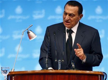 الرئيس المصري حسني مبارك خلال اجتماع مجلسي النواب والشورى المصريين