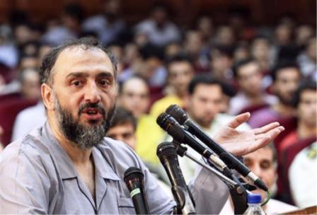 الاصلاحي الايراني محمد علي أبطحي خلال جلسة محاكمته في طهران