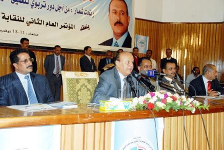 نائب الرئيس لدىحضوره الجلسة الافتتاحية  للمؤتمر العام الثاني للنقابة العامة للمهن التعليمية والتربوية