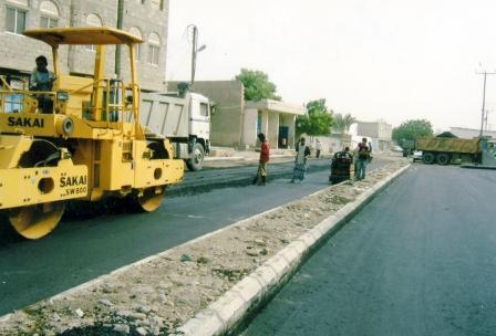 من أعمال صيانة ورصف الطرق