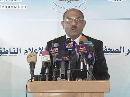 وزير الإعلام في المؤتمر الصحفي أمس