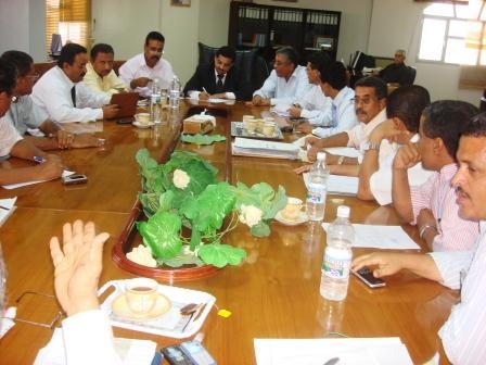 مدراء مديريات عدن في اجتماعهم أمس برئاسة شائف