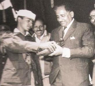 الحبيلين 1968م، محمد راجح لبوزة يهدي الرئيس قحطان الجنبية الخاصة بالشهيد راجح لبوزة