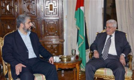 خالد مشعل والرئيس الفلسطيني محمود عباس في القاهرة  في 27 ابريل 2007 م