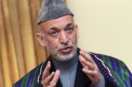 الرئيس الأفغاني كرزاي خلال مؤتمر صحفي في كابول يوم 8 ديسمبر