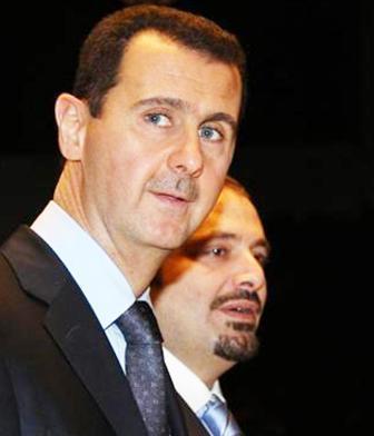 الرئيس السوري بشار الاسد (إلى اليمين) ورئيس الوزراء اللبناني سعد الحريري في دمشق يوم السبت