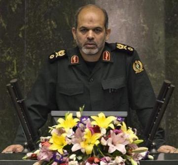 احمد وحيدي وزير الدفاع الإيراني يتحدث في البرلمان الإيراني بطهران في  سبتمبر 2009.