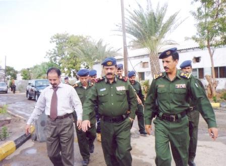 الزوعري يتفقد عدداً من الوحدات الأمنية في عدن