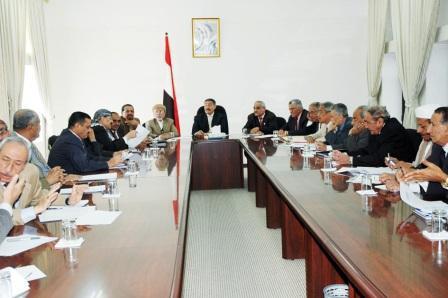 اللوزي لدى ترؤسه اجتماع اللجنة العليا للتخطيط البرامجي بالمؤسسة العامة اليمنية للإذاعة والتلفزيون أمس