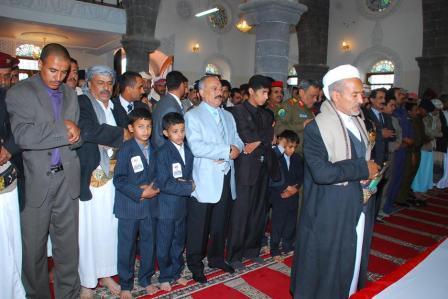 رئيس الجمهورية يؤدي الصلاة على جثمان الشهيد في جامع مجمع الدفاع (العرضي) أمس