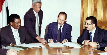 أثناء توقيع الاتفاقية أمس
