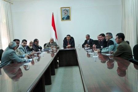 عبدالغني لدى لقائه قيادة نقابة الصحفيين أمس