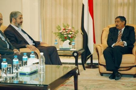 عبدالعزيز عبدالغني يلتقي خالد مشعل