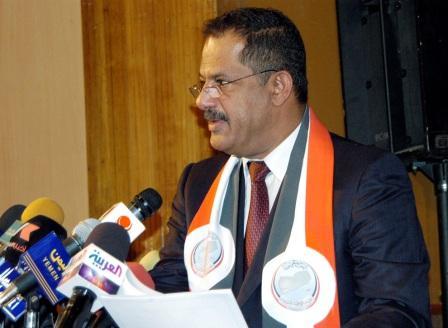 د. مجور يلقي كلمته أثناء تدشين نشاط الهيئة الوطنية للتوعية أمس