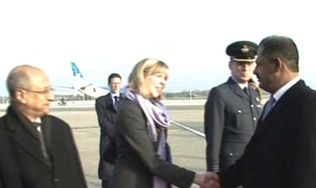 أثناء وصول رئيس الوزراء إلى العاصمة البريطانية لندن أمس