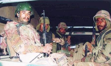 أفراد من القوات المسلحة في جبهة القتال/ إرشيف