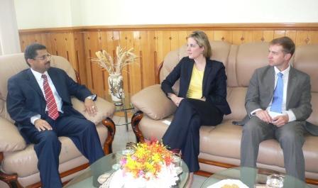 عبدالكريم شائف لدى لقائه الوفد الأمريكي أمس