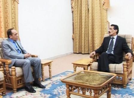 وزير الداخلية مع السفير الجزائري