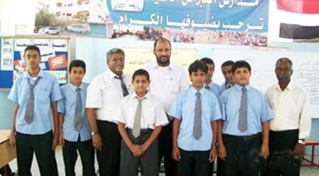 الفائزون بعضوية المجلس الطلابي مع كبار الضيوف