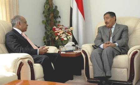 عبدالغني يلتقي السفير الباكستاني بصنعاء