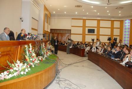 د. العليمي في المؤتمر الصحفي أمس