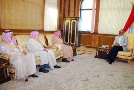 رئيس الجمهورية لدى استقباله  الأميرين خالد بن سلطان ومحمد بن نايف