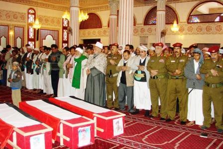 اثناء الصلاة على شهداء الواجب