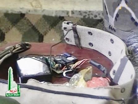 أسلحة وحزام ناسف تم ضبطها مع المتهم