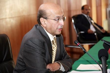 القربي في المؤتمر الصحفي أمس
