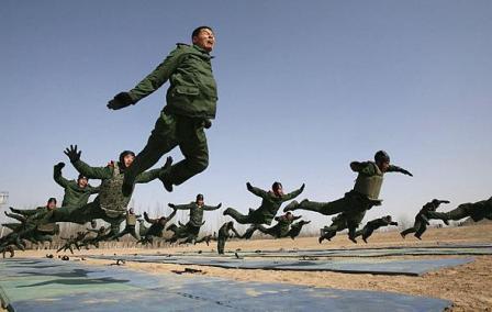 (‎الجيش الطائر) هذه الصورة حقيقية وهذاتدريب عسكري