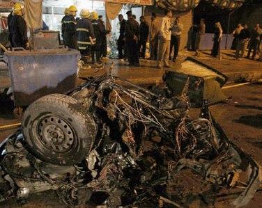 من الانفجار الذي استهدف وزارة الخارجية في أغسطس/آب الماضي وبقايا إحدى السيارات المفخخة التي انفجرت في مدينة النجف