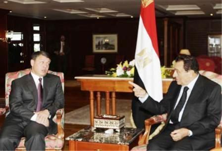 الرئيس حسني مبارك أثناء مباحثاته مع الملك عبد الله  في شرم الشيخ أمس
