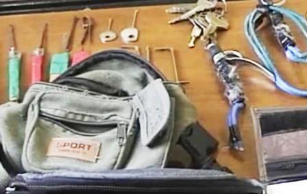 من الأسلحة والأجهزة المضبوطة مع  الإرهابي صالح الشاوش