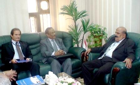 أحمد مساعد لدى لقائه شهيد الحق و ستيفانو تمقنيني و فوزي الزيود