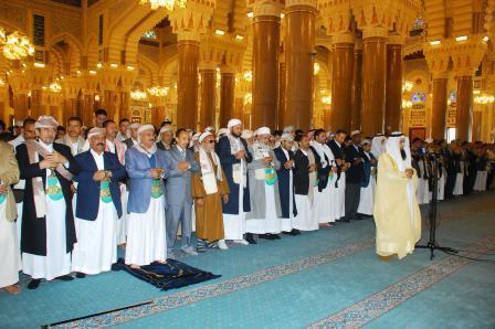 رئيس الجمهورية يؤدي صلاة الجمعة مع جموع المصلين في جامع الصالح