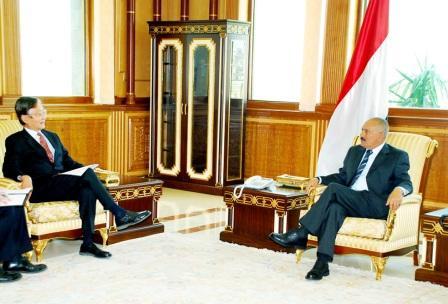 رئيس الجمهورية لدى استقباله السفير الياباني