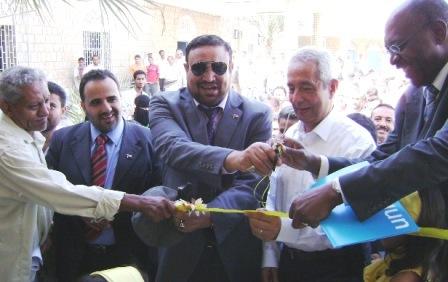 وزير  الشباب والرياضة ومحافظ الحديدة يفتتحان مركز  الشباب  للتدريب ومكتبة ثقافية