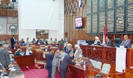 أعضاء مجلس النواب خلال الانتخابات التنافسية لرئاسة المجلس أمس