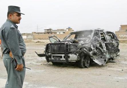 ضابط شركة أفغاني بموقع تفجير انتحاري في كابول يوم 28 يونيو 2007