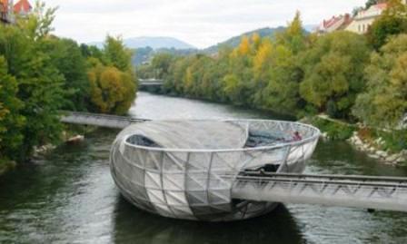 ‎أجمل مطعم في أوروبا وسط نهر