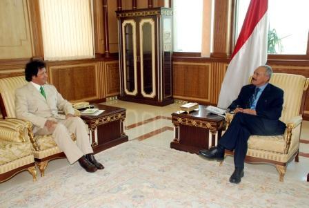 رئيس الجمهورية لدى استقباله مبعوث العقيد معمر القذافي أمس