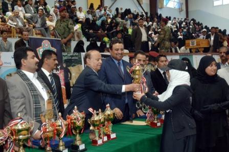 نائب الرئيس لدى حضوره حفل اختتام المهرجان النسوي الرياضي والثقافي والاجتماعي الثاني