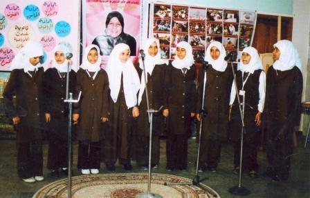 من فعاليات احتفال ثانوية عدن النموذجية تتصدر طالباتها