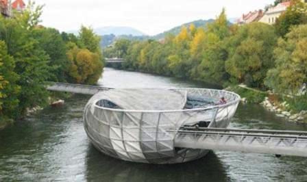 اجمل مطعم في اوروبا وسط النهر